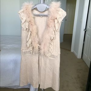 Knitted vest with fur